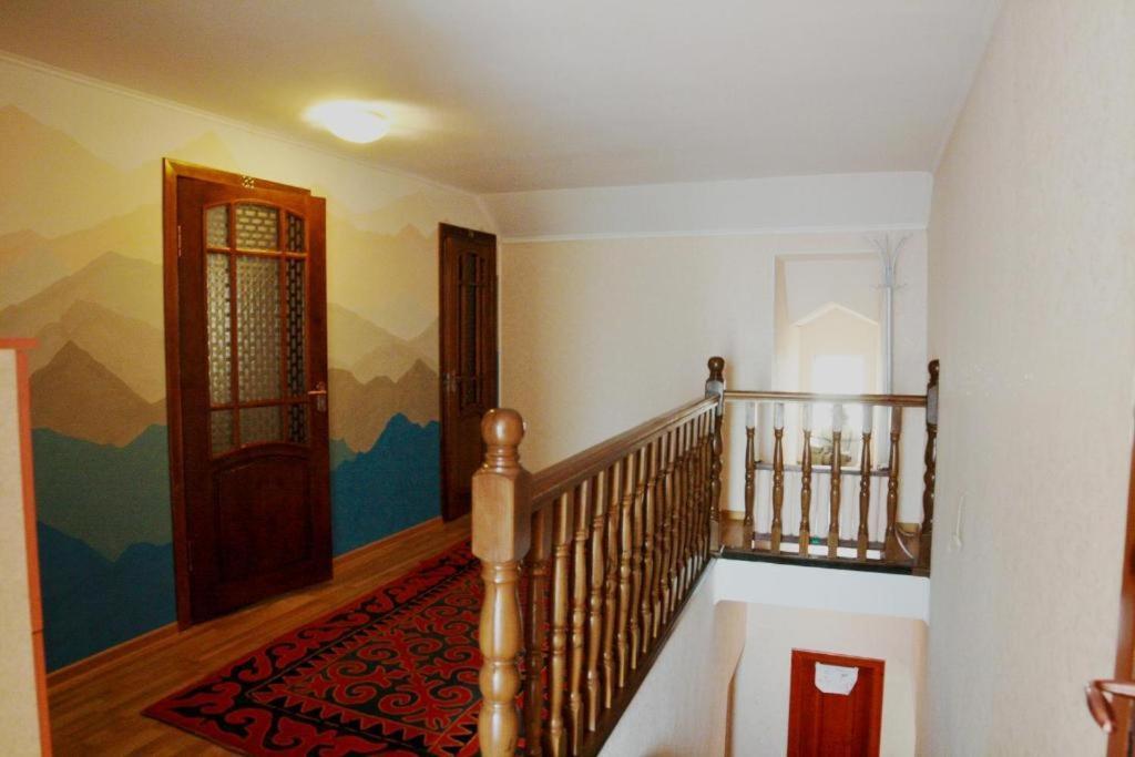 Tunduk Hostel Bishkek Exterior foto